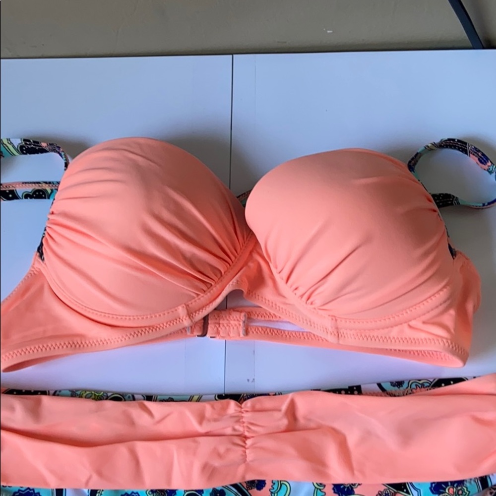Bikini - Picture 2 of 3